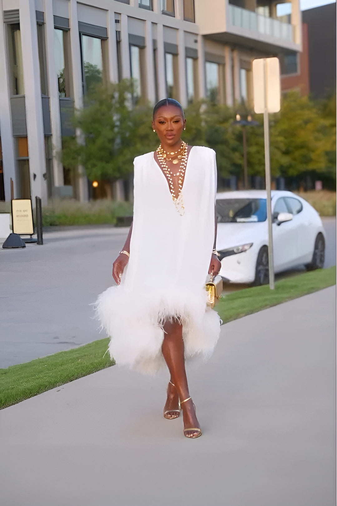 Lyla™ | Elegant Sleeveless White Feather Midi Dress