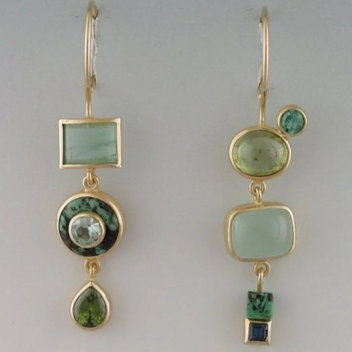 Emeralda™ | Elegant Green Dangle Earrings