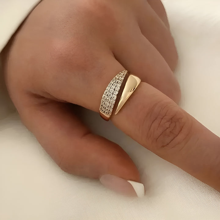 Aria™ | Elegant Gold Ring with Sparkling Stones