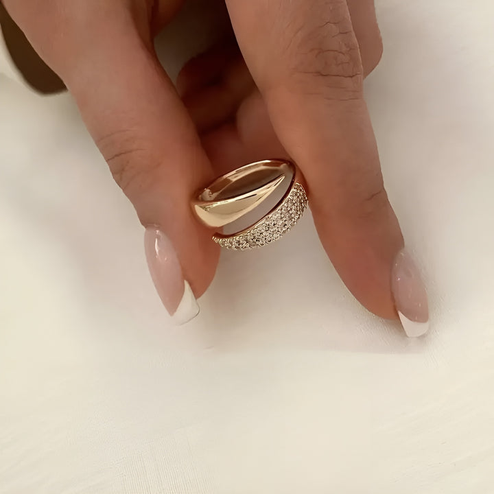 Aria™ | Elegant Gold Ring with Sparkling Stones