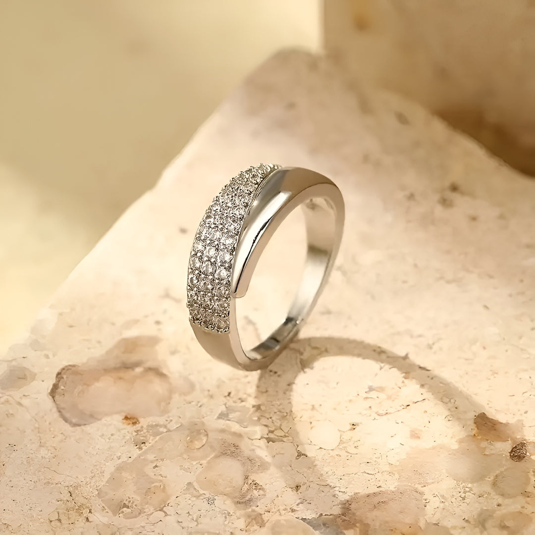 Aria™ | Elegant Gold Ring with Sparkling Stones