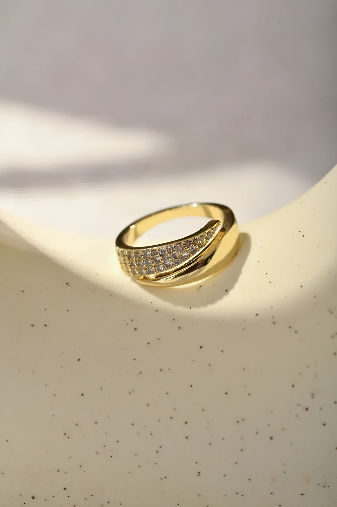Aria™ | Elegant Gold Ring with Sparkling Stones
