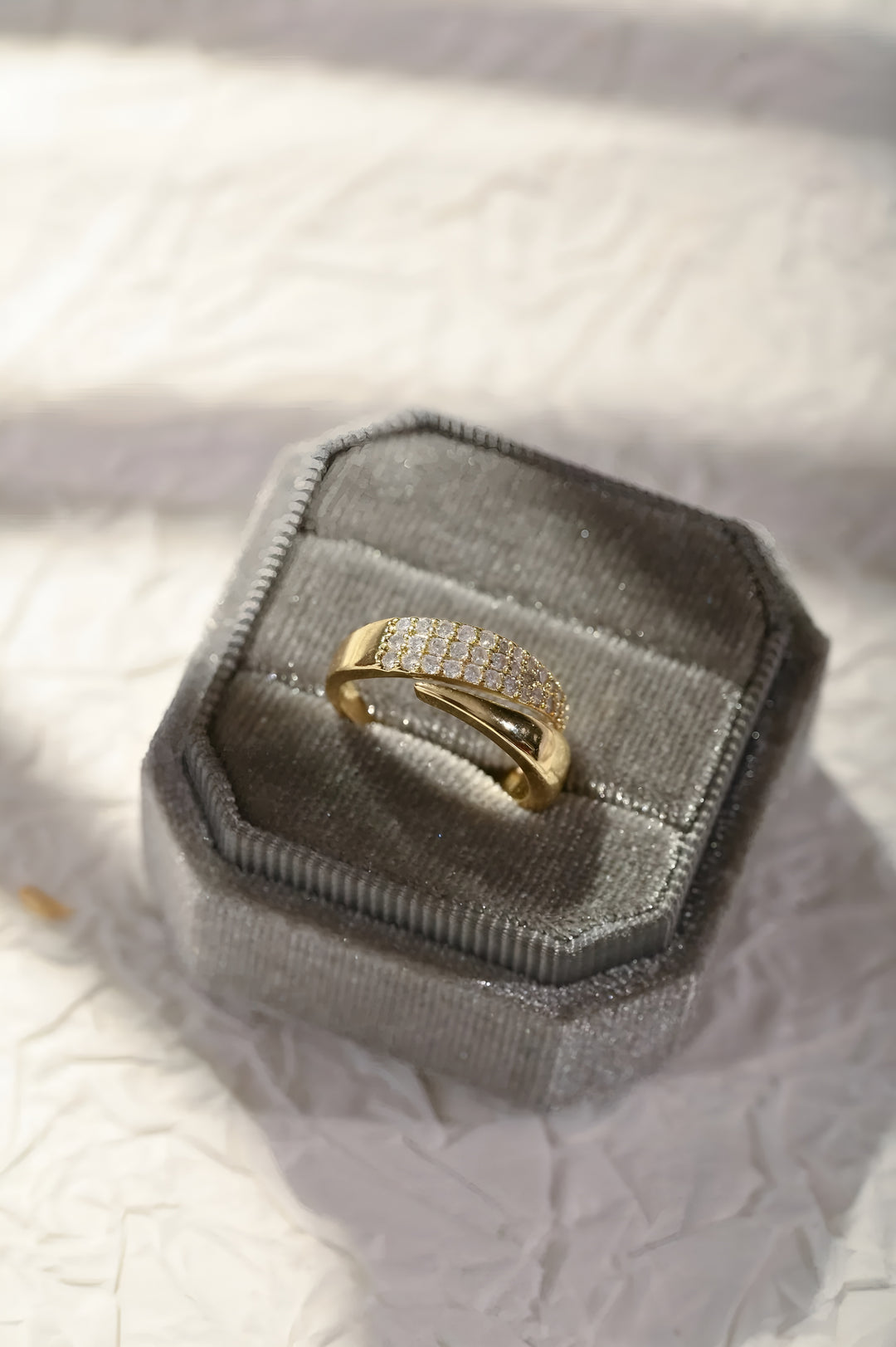 Aria™ | Elegant Gold Ring with Sparkling Stones