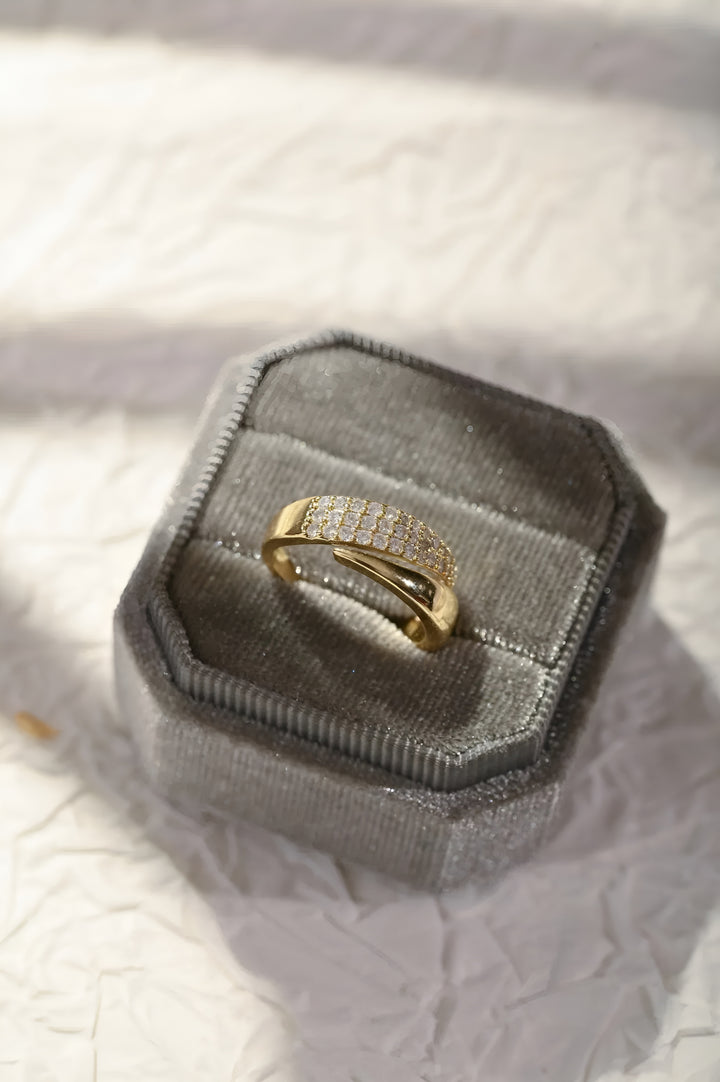 Aria™ | Elegant Gold Ring with Sparkling Stones