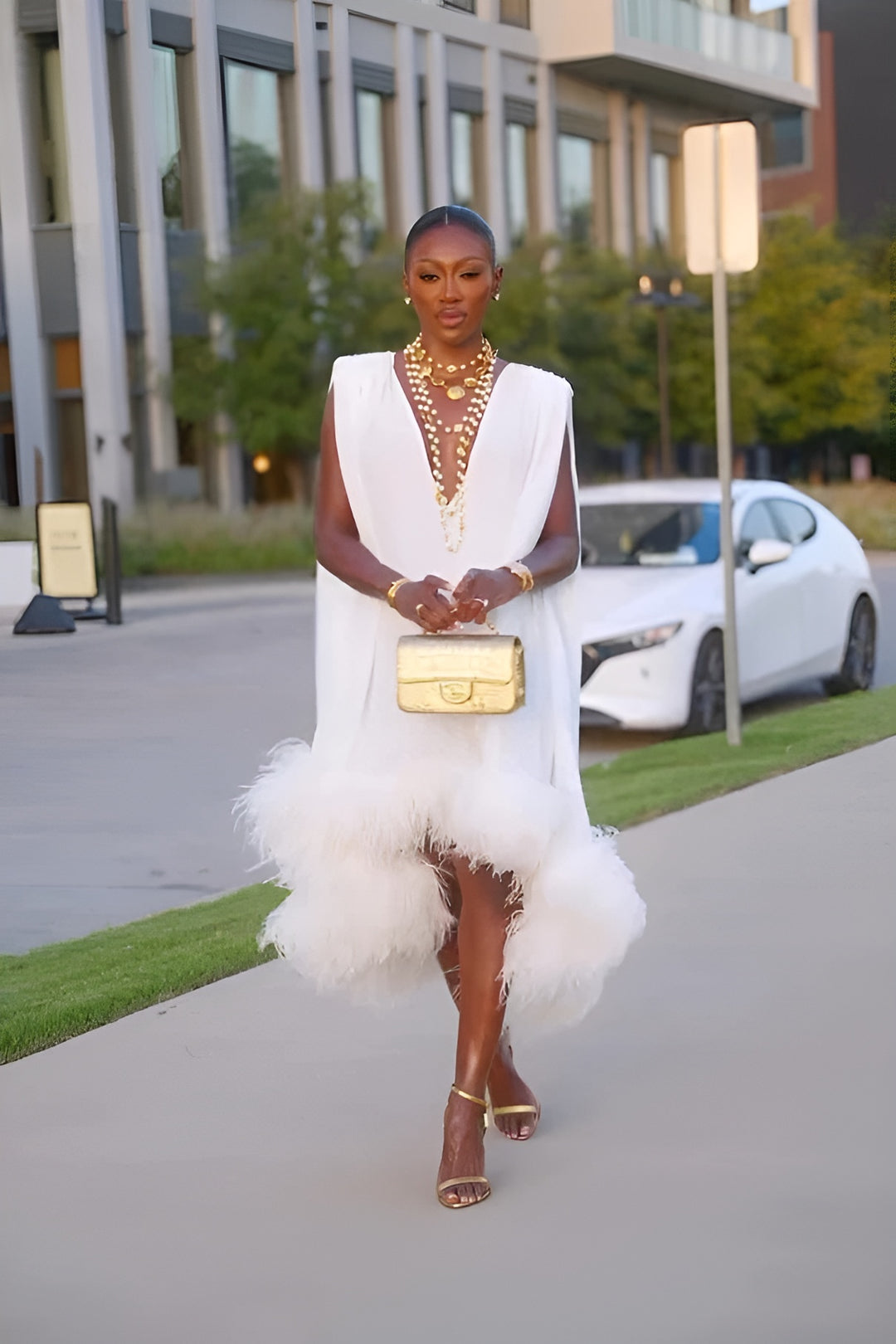 Lyla™ | Elegant Sleeveless White Feather Midi Dress