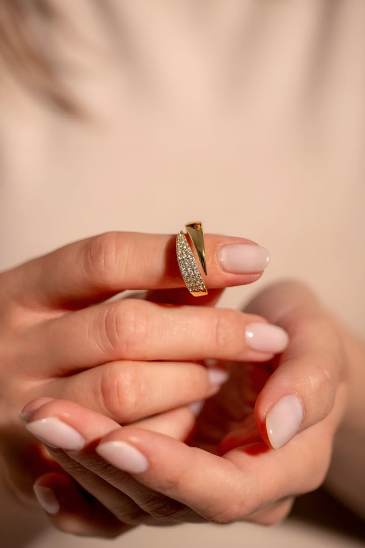 Aria™ | Elegant Gold Ring with Sparkling Stones