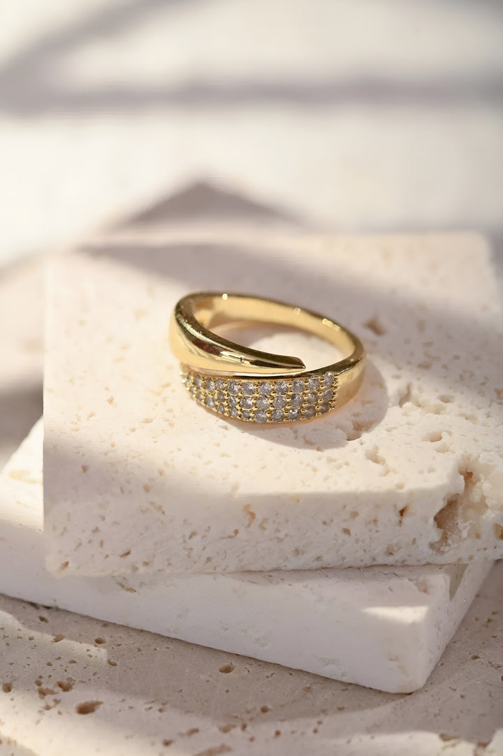 Aria™ | Elegant Gold Ring with Sparkling Stones